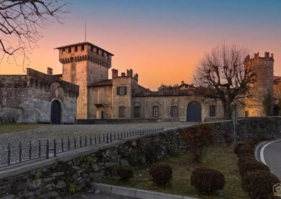 Malpensa Airport-Safari Park-Starry Sky-Netflix Apartment Varallo Pombia 0*,  Italy